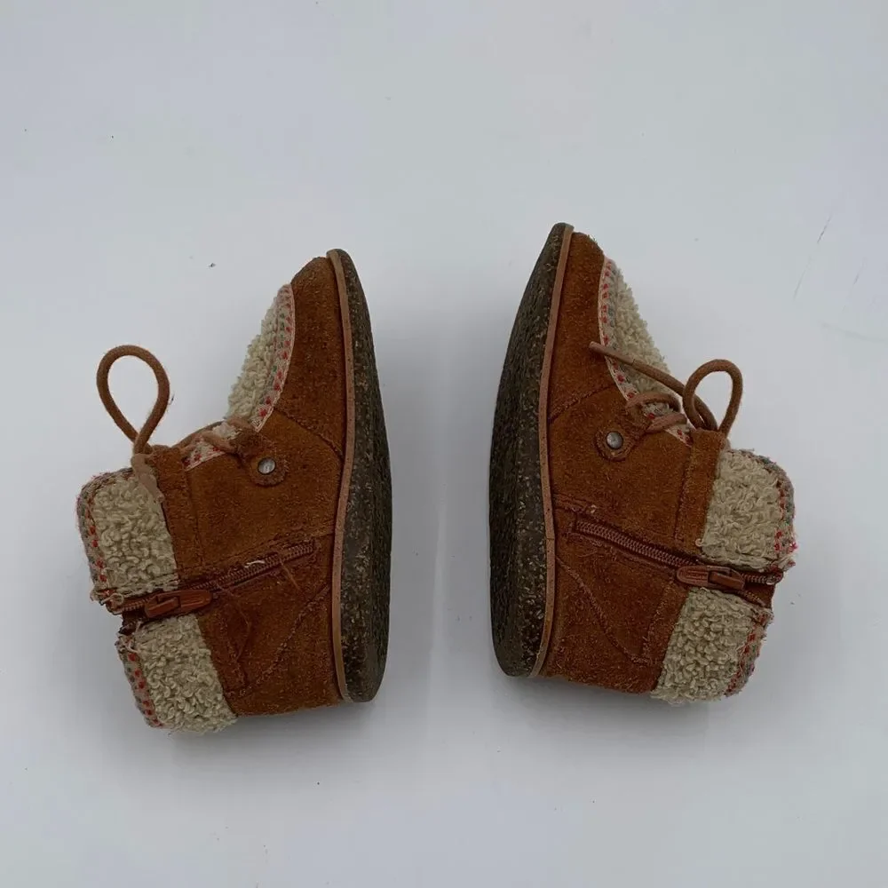Zara Baby Tan and Cream Kids Boots fuzzy moccasin style boots size 22